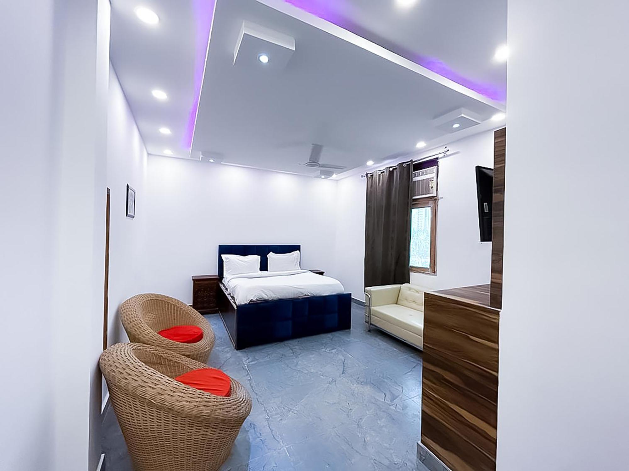 Deluxe Room Sec 132 Near Paras Mall Noida Luaran gambar