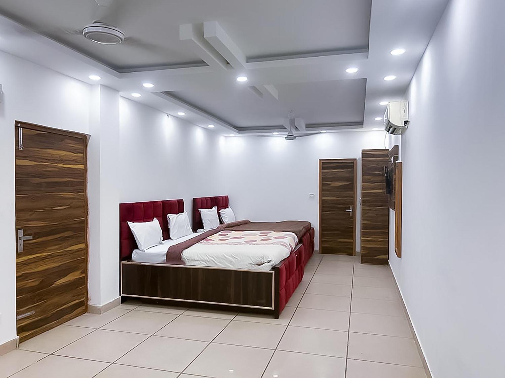 Deluxe Room Sec 132 Near Paras Mall Noida Luaran gambar